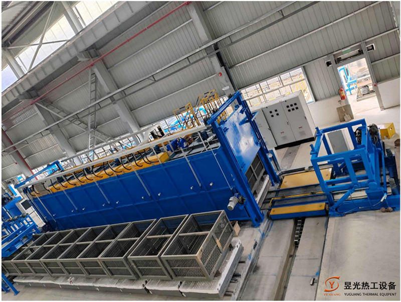 厄瓜多尔铜冠耐磨材料均热回火炉成功点火！!