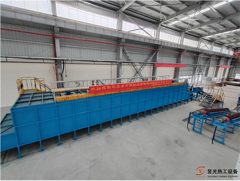 厄瓜多尔铜冠耐磨材料均热回火炉成功点火！!