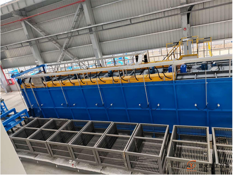 厄瓜多尔铜冠耐磨材料均热回火炉成功点火！!