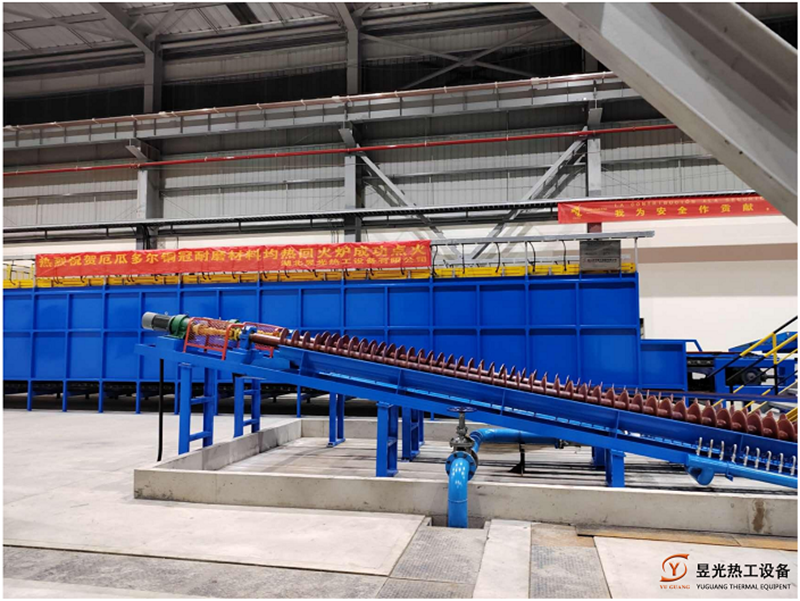 厄瓜多尔铜冠耐磨材料均热回火炉成功点火！!